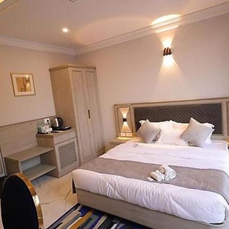 Fabhotel Prime Hampton By Ic'S Noida Eksteriør billede