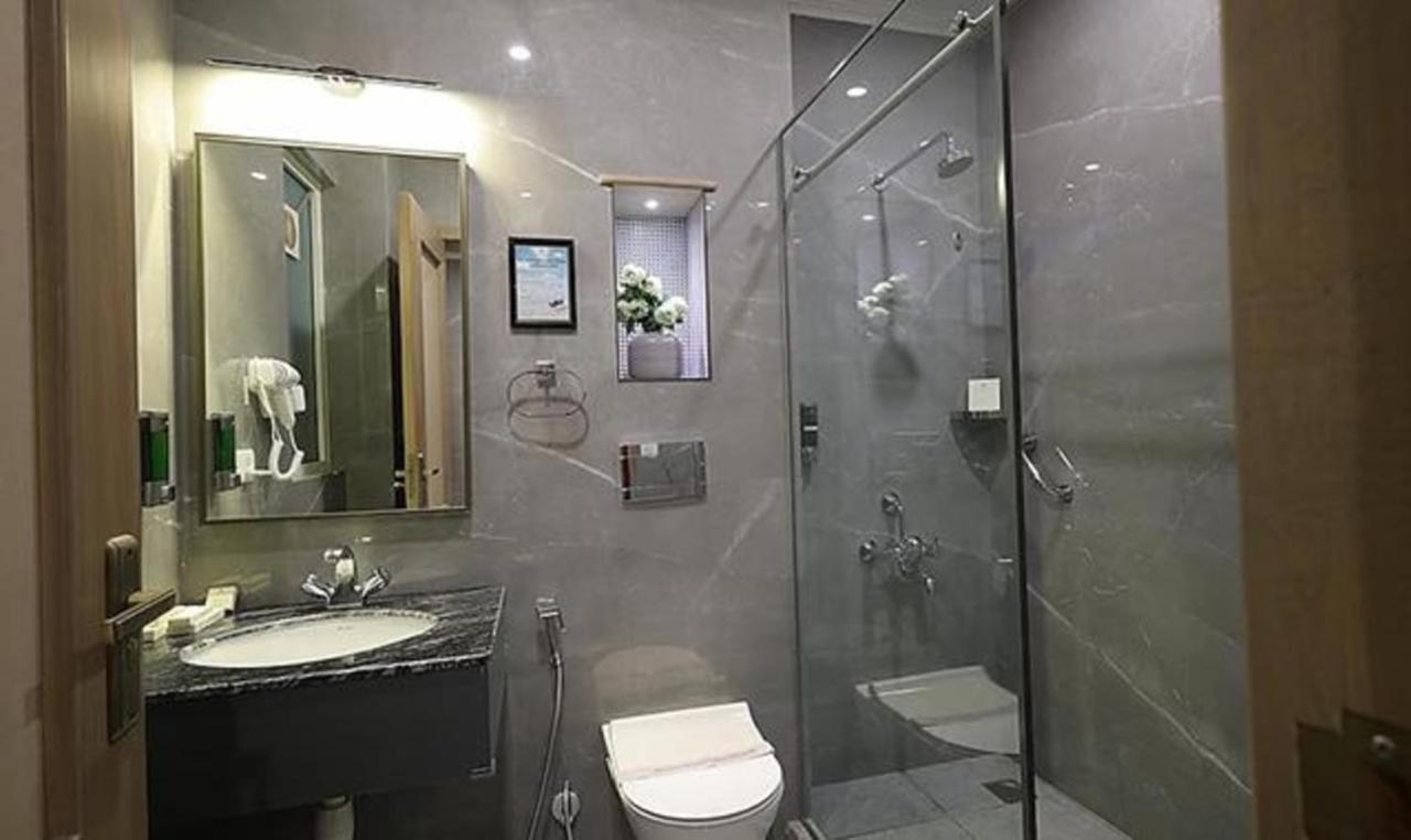 Fabhotel Prime Hampton By Ic'S Noida Eksteriør billede