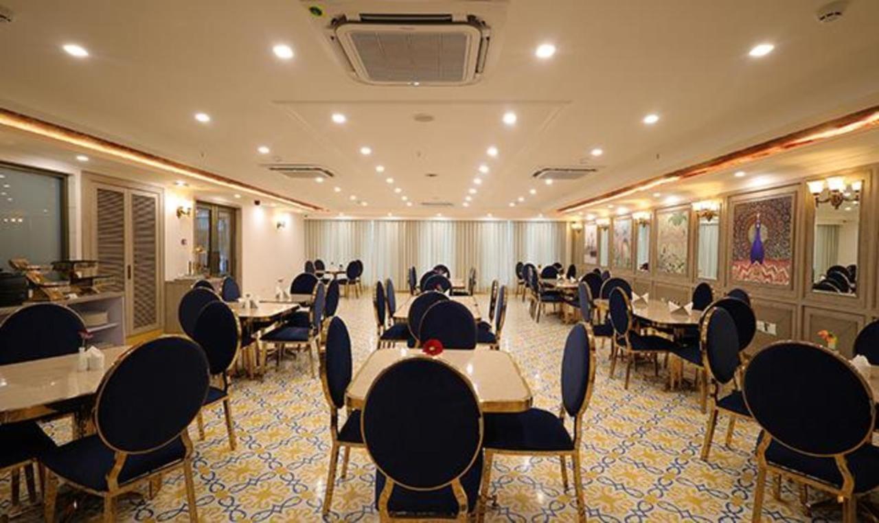 Fabhotel Prime Hampton By Ic'S Noida Eksteriør billede