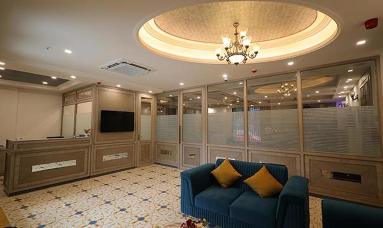 Fabhotel Prime Hampton By Ic'S Noida Eksteriør billede
